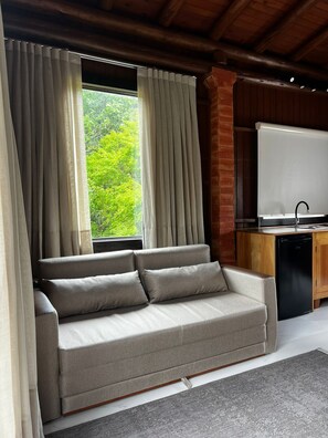 Deluxe Cabin, Valley View | Living area
