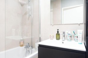 Hair dryer, towels - Beautiful T3 with balcony - near park (Boulogne-Billancourt)