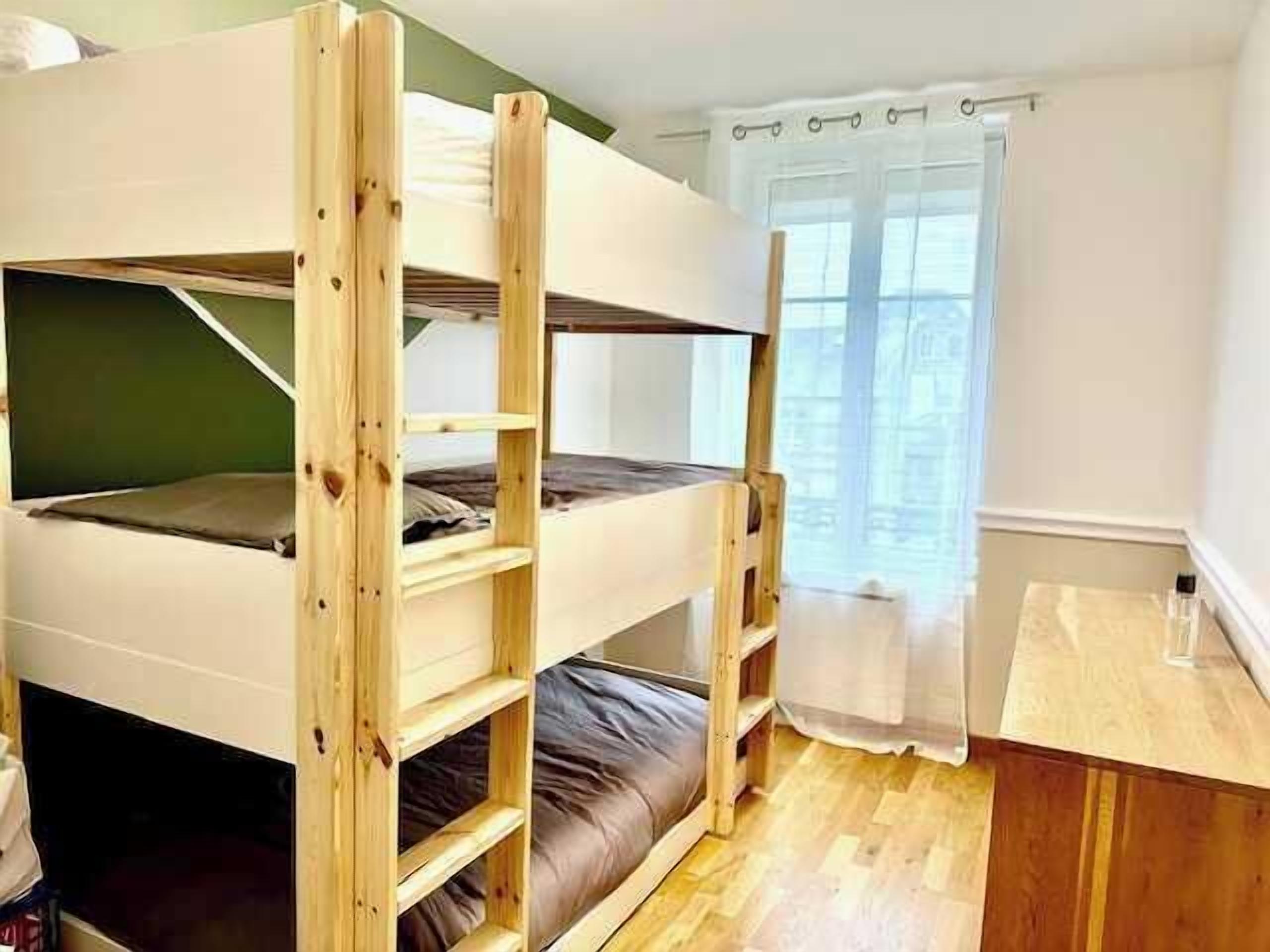 2 bedrooms, iron/ironing board, WiFi