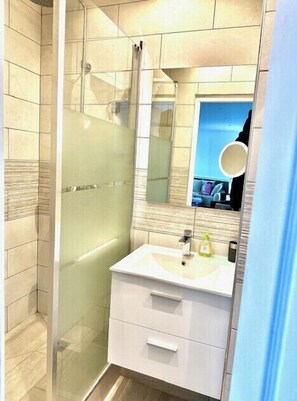 Hair dryer, towels