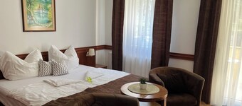 KŐNIG APARTMAN I./ABIGÉL APARTMAN/HÉVÍZEN 300 MÉTERRE A HÉVÍZI TÓTÓL.
