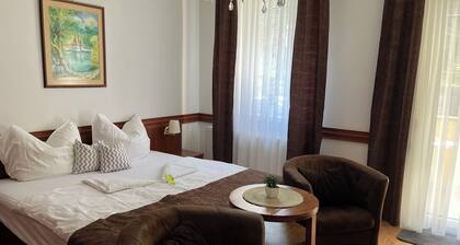 KŐNIG APARTMAN I./ABIGÉL APARTMAN/HÉVÍZEN 300 MÉTERRE A HÉVÍZI TÓTÓL.