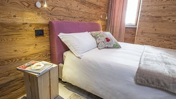 1 bedroom, blackout curtains, free WiFi, bed sheets