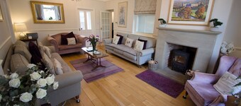 Central Bakewell | Sleeps 12 | Parking for 4–5 Cars | Family & Dog Friendly