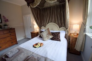 6 bedrooms, iron/ironing board, travel crib, free WiFi
