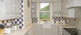 Haddon Villa in centre of Bakewell, Peak District. Nr Chatsworth. Pet friendly