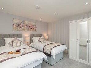 6 Schlafzimmer, Bügeleisen/Bügelbrett, Reisekinderbett, kostenloses WLAN