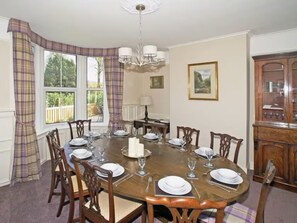 Dining - Haddon Villa in centre of Bakewell, Peak District. Nr Chatsworth. Pet friendly (Bakewell)