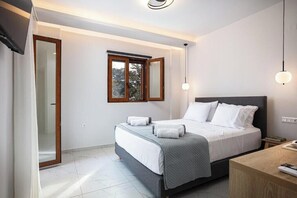 4 Schlafzimmer, Zimmersafe, Schreibtisch, Bügeleisen/Bügelbrett