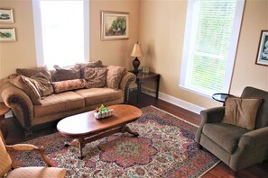 Smart TV, books - AC, Free WIFI - Sleeps 7 - Full Kitchen (Palacios)