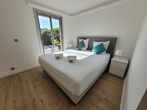 4 bedrooms, internet, bed sheets