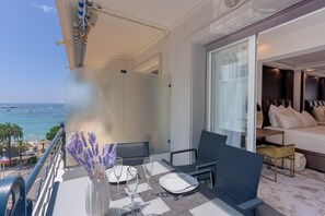 1 bedroom, desk, iron/ironing board, internet