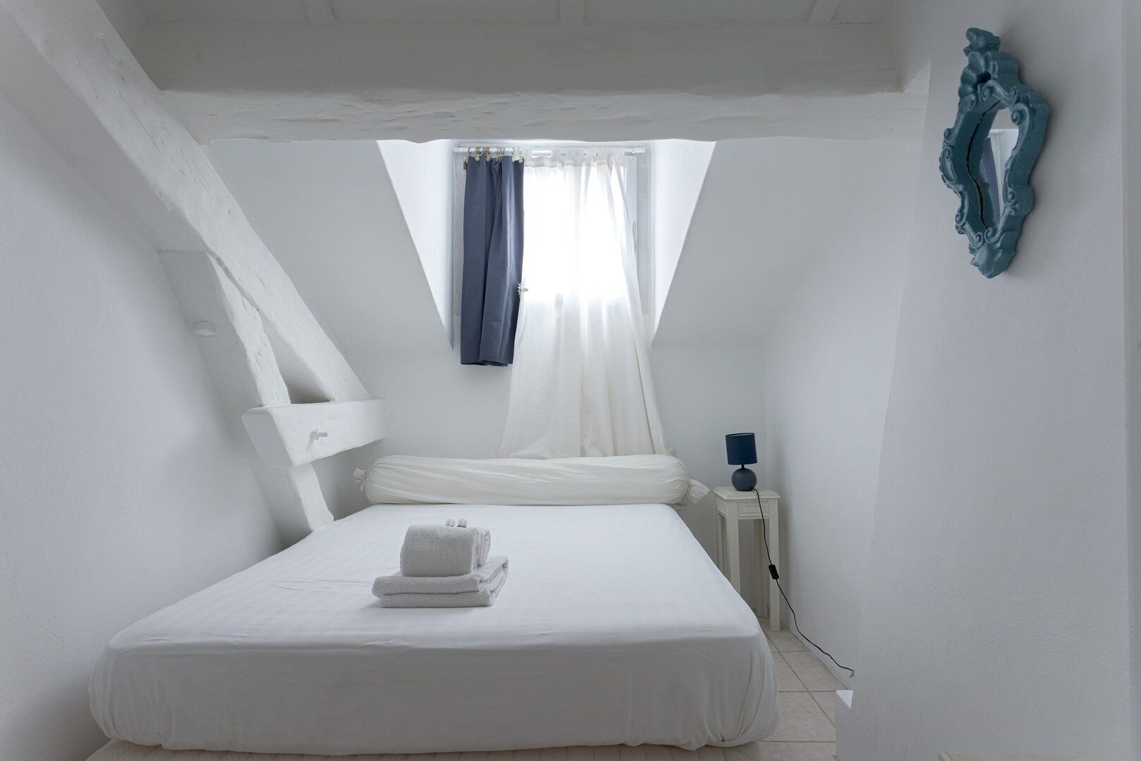 2 dormitorios, escritorio, tabla de planchar con plancha y wifi