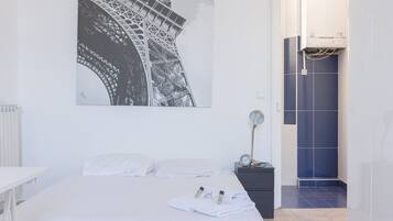 3 camere, una scrivania, ferro/asse da stiro, accesso a Internet