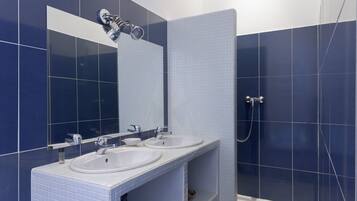 Doccia, asciugacapelli, asciugamani