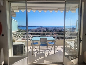 Dining - The Horizon – Sea View & Peaceful Retreat (Cannes)