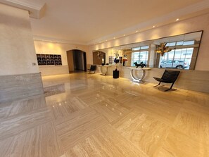 Lobby - The Horizon – Sea View & Peaceful Retreat (Cannes)