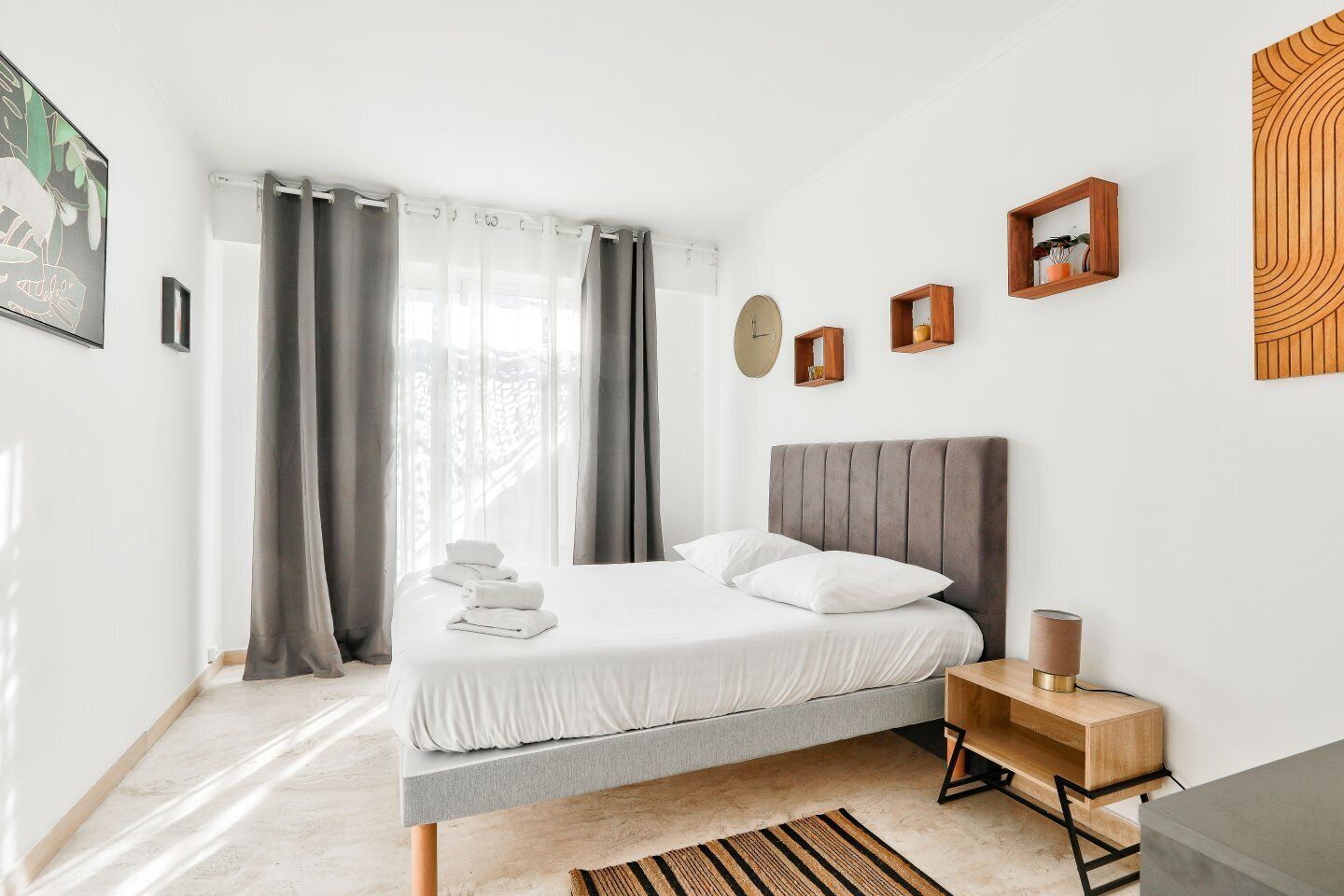 2 عدّة غرف نوم ومكتب ومكواة/لوح كي وخدمة الإنترنت