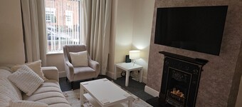 4br-sleeps10-garden-freeparking
