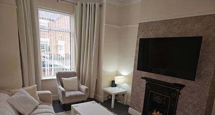 4br-sleeps10-garden-freeparking