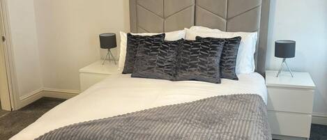 4 habitaciones, tabla de planchar con plancha y wifi gratis