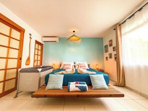 1 habitación, tabla de planchar con plancha, cuna de viaje y wifi
