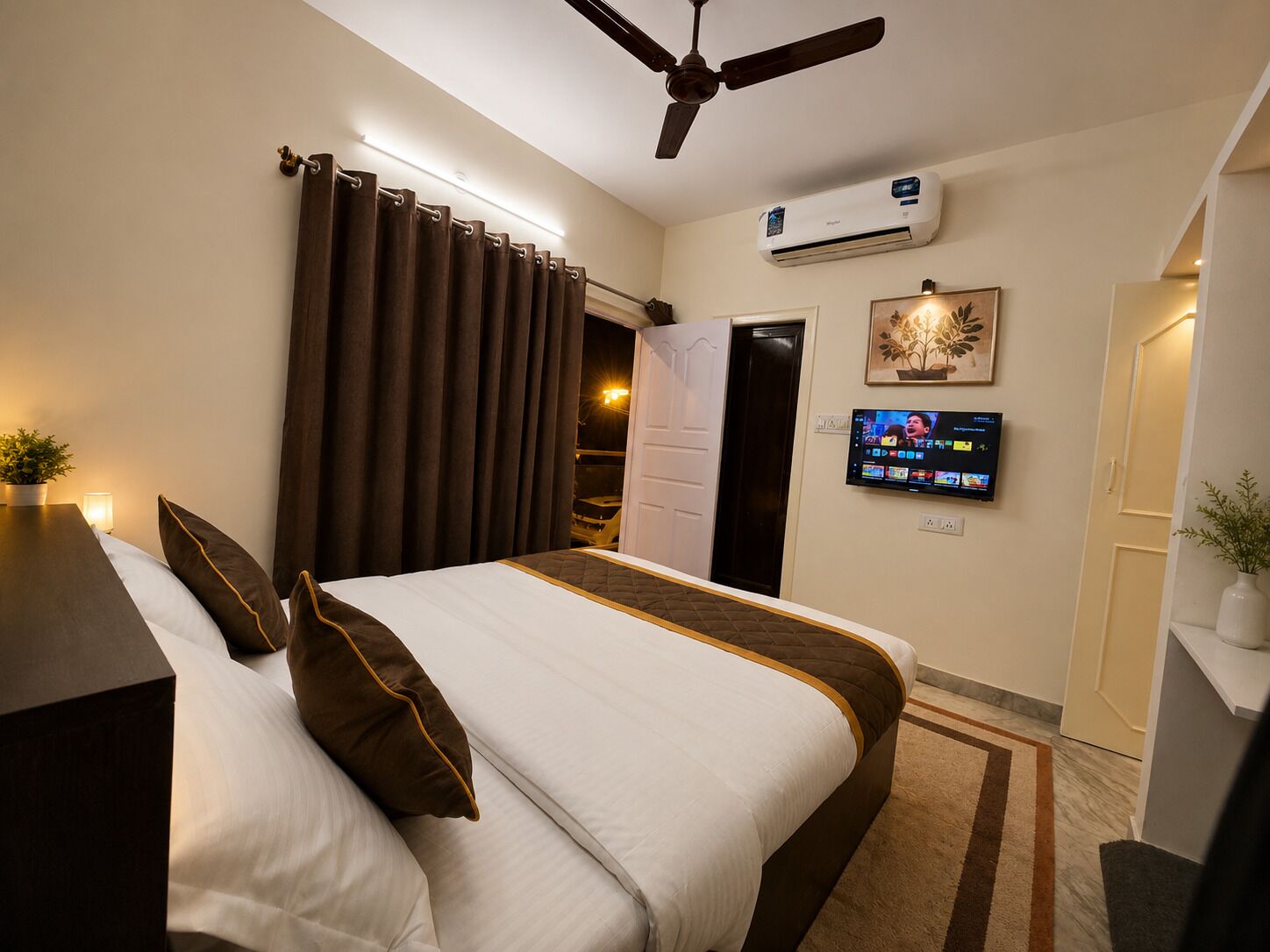 Deluxe Single Room | Memory foam beds, desk, soundproofing, free WiFi