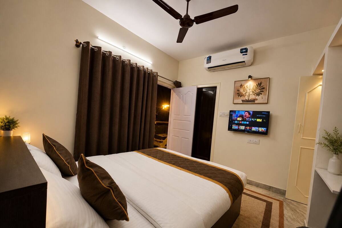 Deluxe Single Room | Memory foam beds, desk, soundproofing, free WiFi