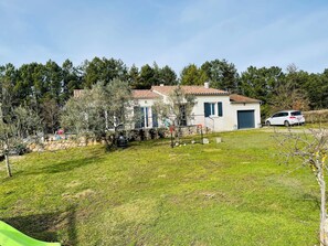 Exterior - Quiet house in the heart of the winegrowers' path. (Lablachère)