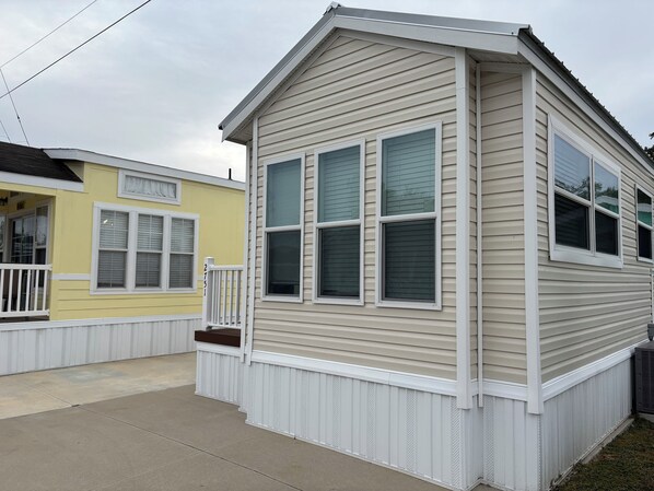 المنشأة من الخارج