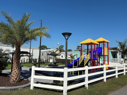 New and Amazing Tiny House in Kissimmee, FL only 20 minutes to Disney/Universal