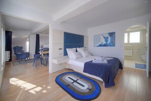 3 bedrooms, iron/ironing board, WiFi, bed sheets - Superb location- Spacious contemporary apartment- Seafront with harbor view. (Cannes)