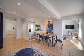 Dining - Superb location- Spacious contemporary apartment- Seafront with harbor view. (Cannes)