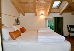 Donsdekens, een minibar, een kluis op de kamer, een bureau