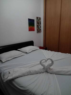 1 bedroom, WiFi, bed sheets