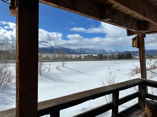 Lake Breeze Cabin+Hot Tub+15 min to Yellowstone!
