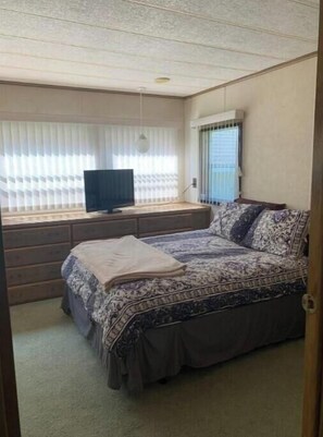 3 habitaciones, tabla de planchar con plancha, wifi y ropa de cama 