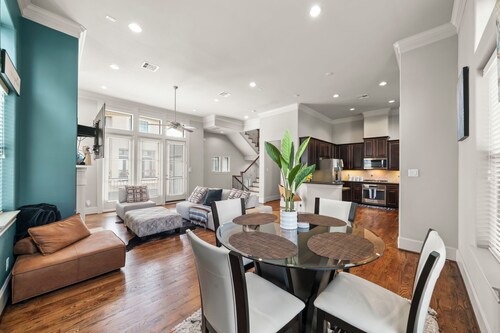 Modern Luxury Retreat Townhouse