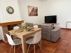 Dining - Cantarranas Tourist Accommodation (Los Hinojosos)