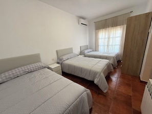 4 bedrooms, iron/ironing board, travel cot, WiFi - Cantarranas Tourist Accommodation (Los Hinojosos)