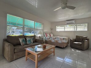 Living area - Bahama Beach Club Pompano (Pompano Beach)