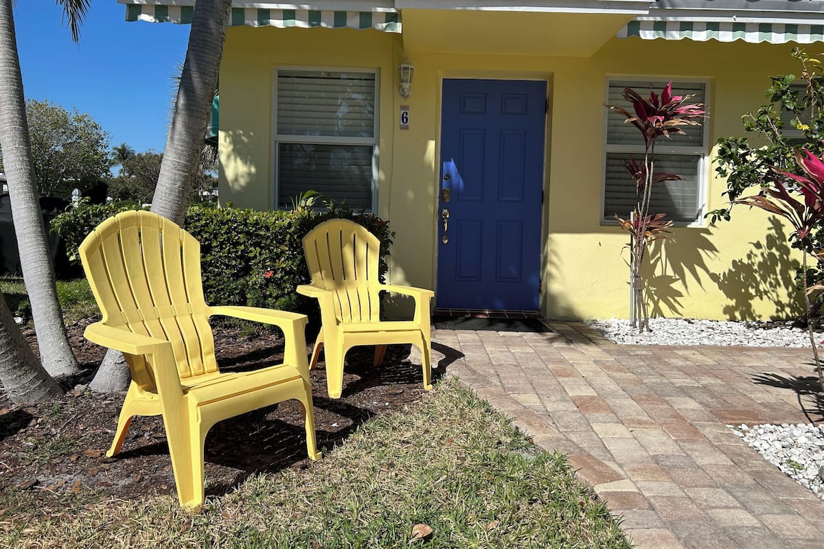 Deluxe Studio, 1 Queen Bed with Sofa bed, Resort View, Beachfront | Terrace/patio