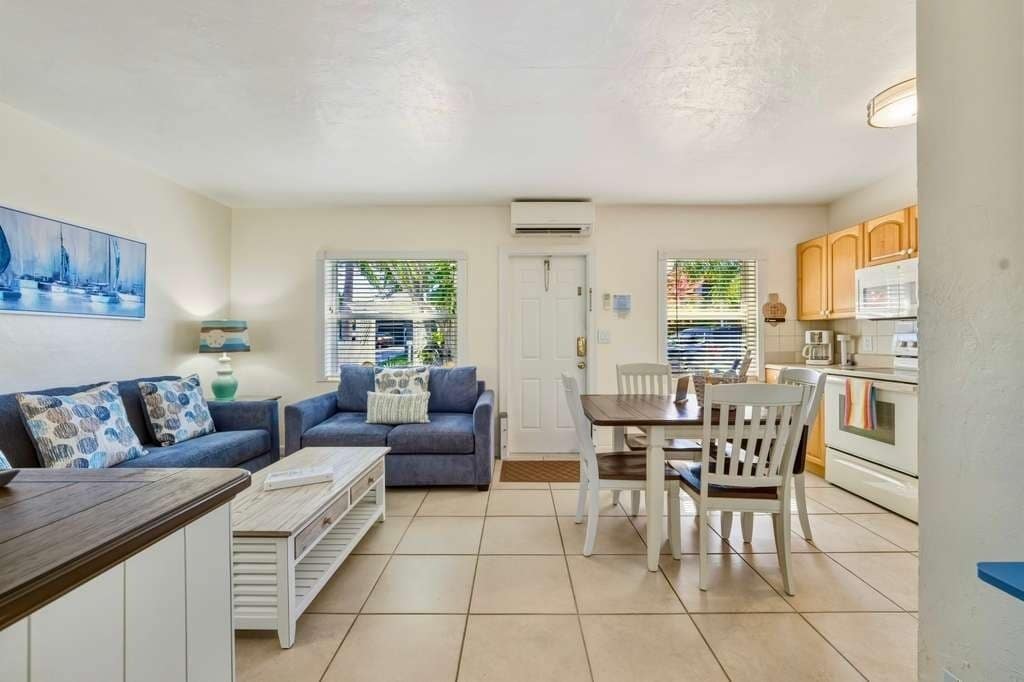 Appartement Confort, 1 très grand lit et 1 canapé-lit, vue établissement, en front de plage | Coin séjour