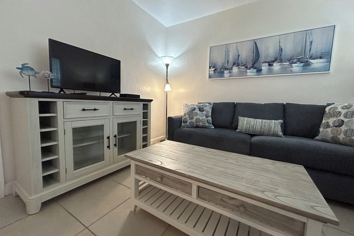 Comfort Apartment, 1 King Bed with Sofa bed, Resort View, Beachfront | Living area | 32-inch Smart TV with cable channels, toys