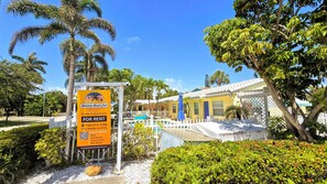 Front of property - Bahama Beach Club Pompano (Pompano Beach)