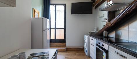 Apartment (0 Bedroom) | Eigene Küche | Ofen, Wasserkocher, Hochstuhl, Gefrierschrank