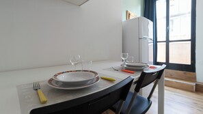 Apartment (0 Bedroom) | Private kitchen | Oven, electric kettle, highchair, freezer - Italianway - Rosmini 11 B (Milan)