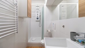 Apartment (0 Bedroom) | Bathroom | Shower, bidet, towels, soap - Italianway - Rosmini 11 B (Milan)