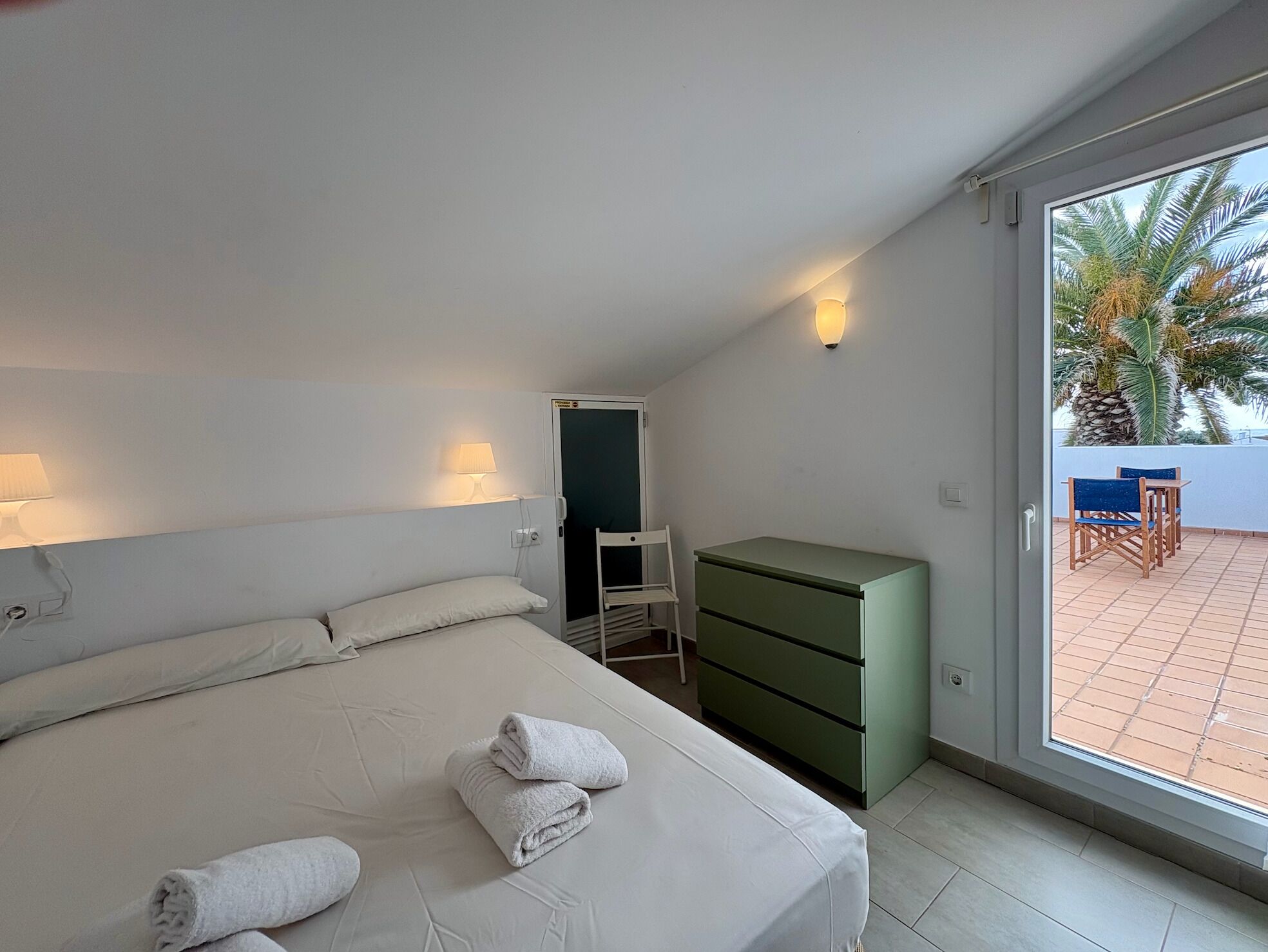 3 chambres, fer et planche à repasser, Wi-Fi, draps fournis