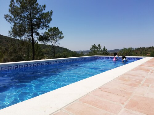 Casa Alfarobeira, villa 4P + baby with private pool